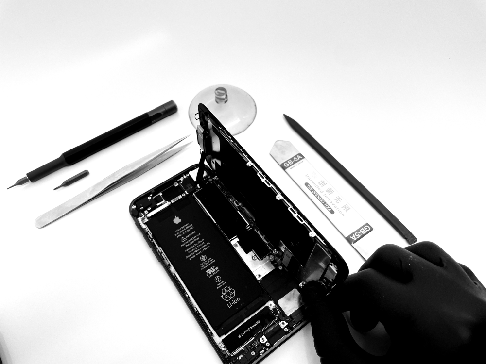 is-it-worth-replacing-the-battery-on-an-iphone